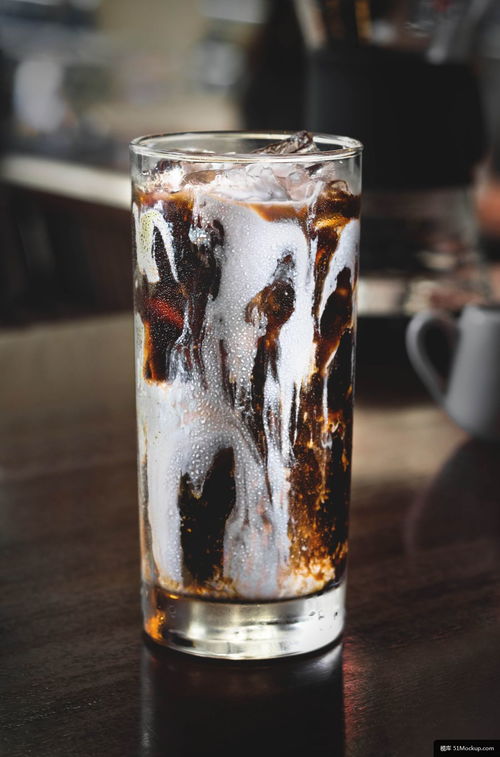 玻璃瓶中的光影诗 户外美食摄影如何让非酒精饮料成为视觉主角